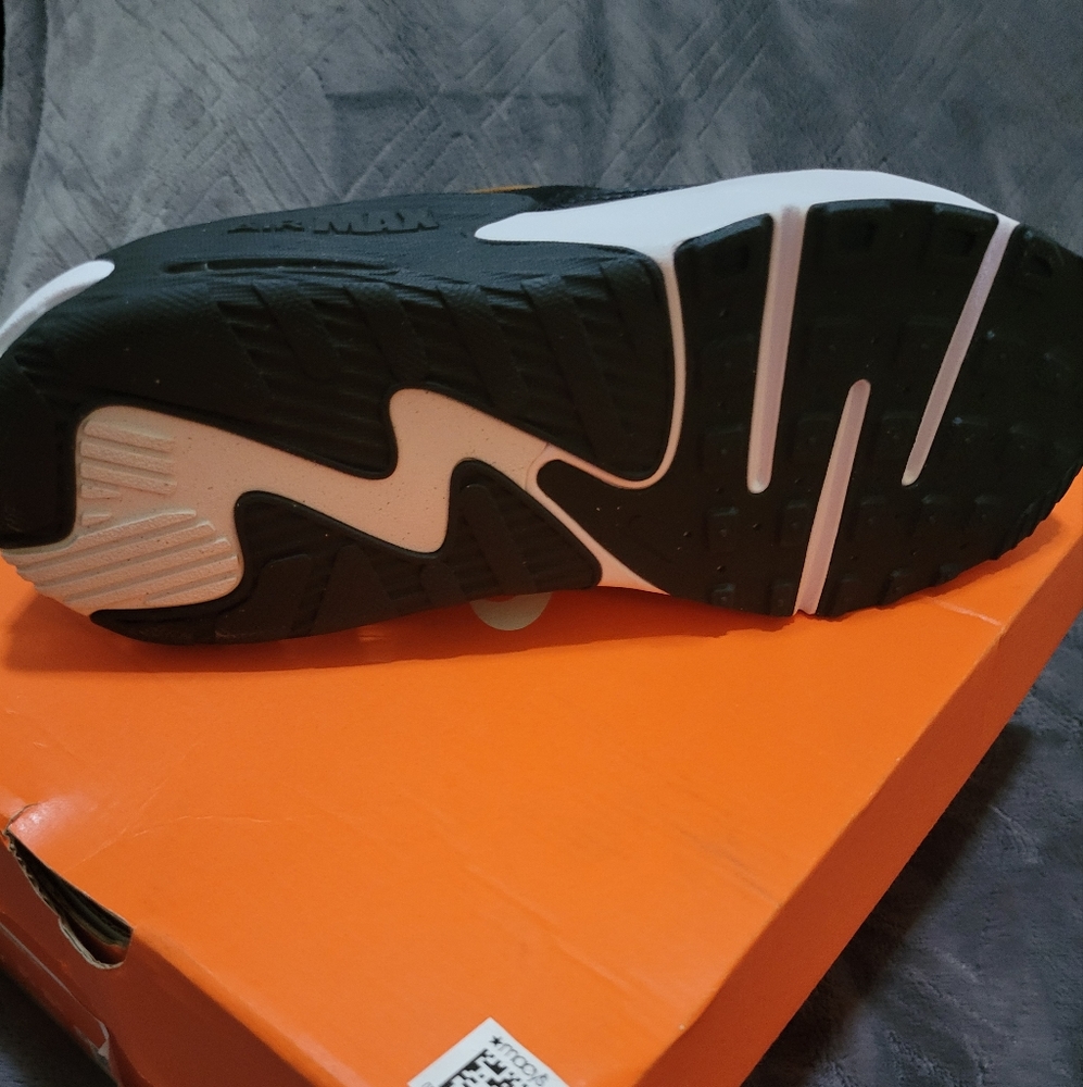 Youth Black/Gold Nike Air Max - Picture 2 of 4